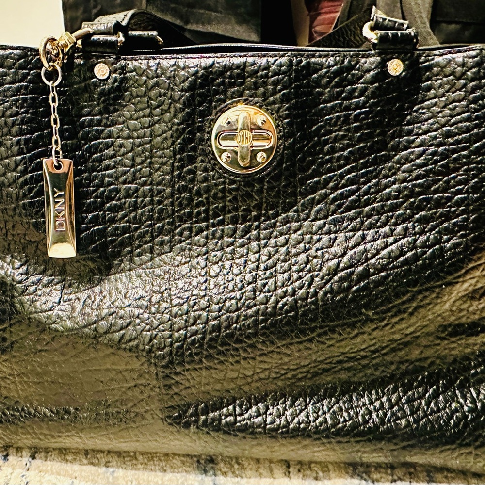 DKNY Beekman French Grain Leather Tote Black